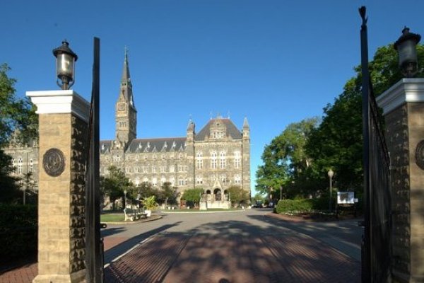 Universidades de EEUU presionadas a reducir sus tarifas por clases en línea