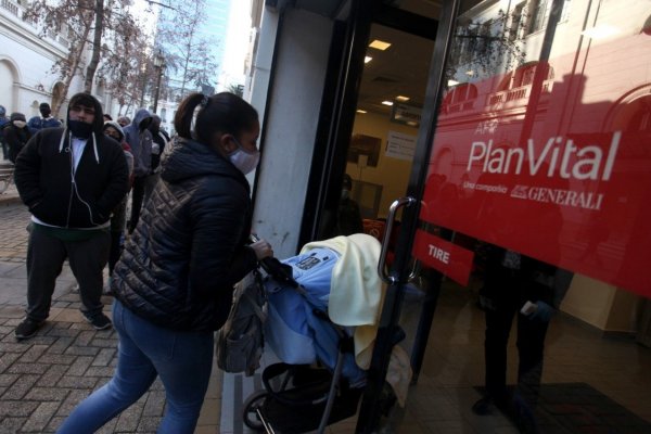 Cadem y reforma de pensiones: Casi la mitad de los encuestados esperan que toda la cotización adicional vaya a su cuenta individual