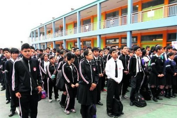 Congreso peruano busca imponer control de precios en instituciones privadas de educación