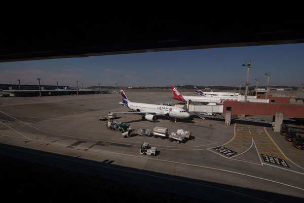 Sindicato de la aviación rechaza propuesta final de rebaja salarial de Latam Brasil