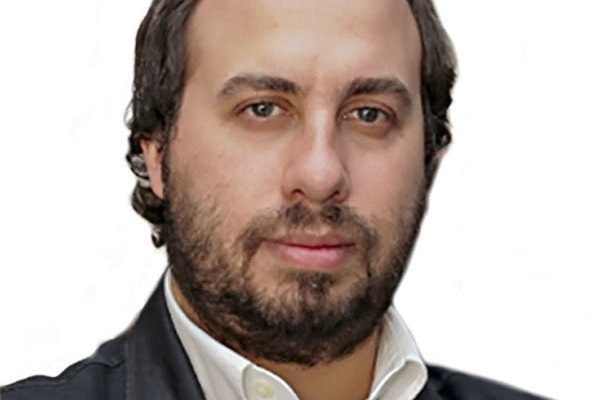 “Las penas de la política se pasan con política”