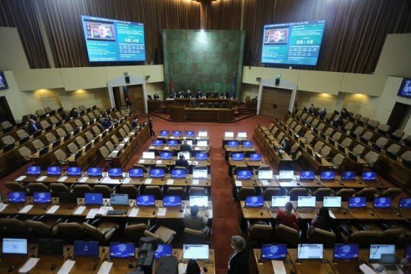 <p>El ministro Briones defendió ayer la iniciativa clase media en la Cámara de Diputados. Foto: Agencia Uno </p>