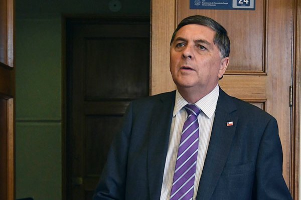 Claudio Alvarado (UDI) llegará al Senado en el cupo del ministro del Interior Víctor Pérez