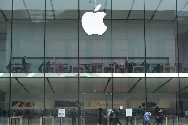 Apple supera brevemente a Saudi Aramco como compañía más grande del mundo en bolsa