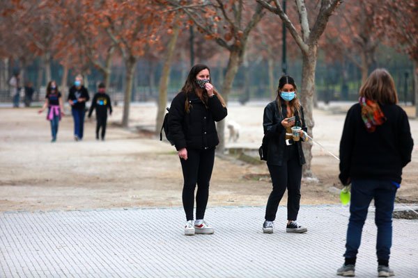 La idea de BICE es que luego de estar en la Banca Joven, estos clientes tomen otros productos. Foto: Agencia Uno