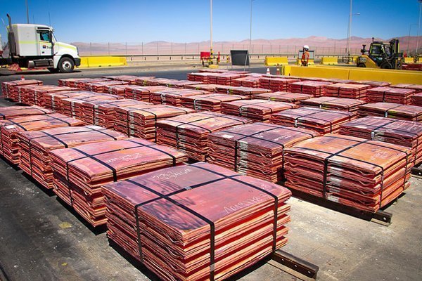 Cochilco aplica fuerte alza al precio promedio del cobre para este año