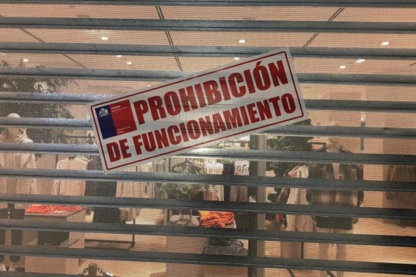 Otro golpe para H&M: Autoridad sanitaria clausura su tienda en Mall Plaza Los Dominicos y en Open Kennedy