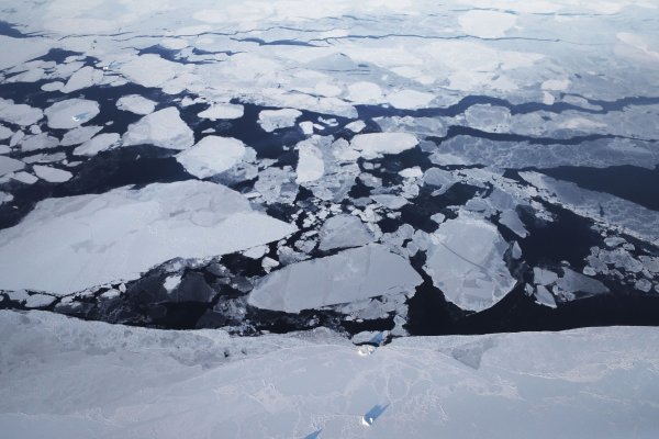 El calentamiento global está llevando a una menor congelación del hielo cada año.