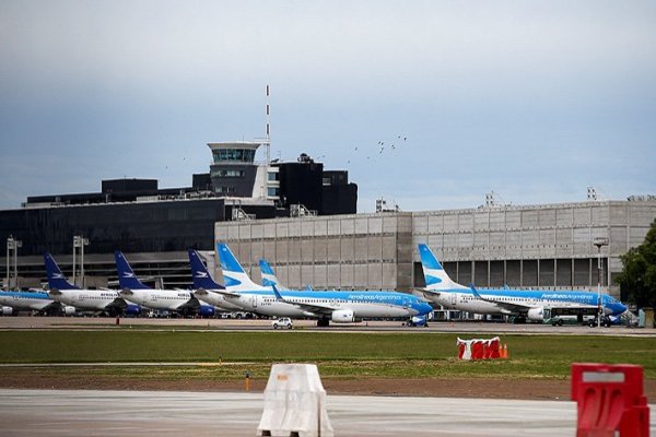 Gobierno de Argentina descarta que vuelos se retomen el 1º de septiembre y estima que tardarán 60 días más