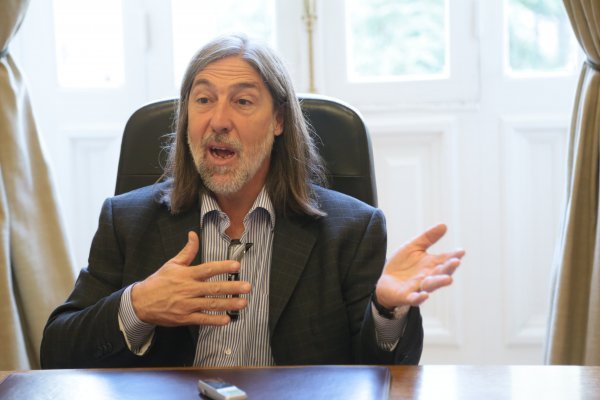 Letelier (PS) acusa a Claver-Carone de tener una actitud “matonesca” frente a la decisión de Chile