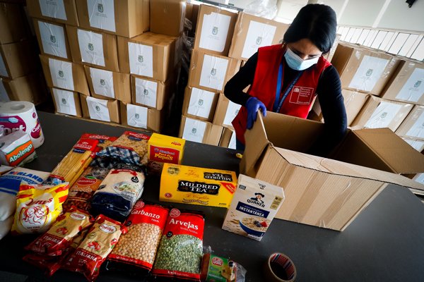 Reemplazando las cajas de alimentos: Sodexo se abre a dar solución a municipios a través de tarjetas de beneficios sociales