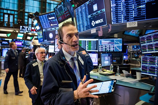Aún no es tiempo de que el S&P 500 llegue a máximos históricos, pero el IPSA sube al ritmo del consumo