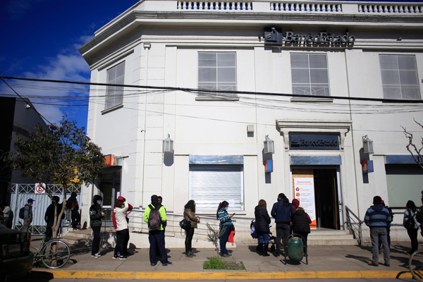 El mayor riesgo de crédito elevó las provisiones de la banca chilena. Foto: Agencia Uno