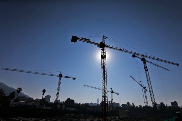 Tras tocar fondo, la economía emprende un desafiante camino para retomar la senda de recuperación