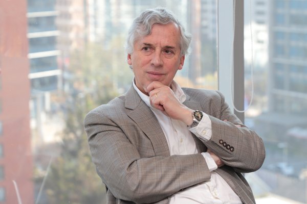Reelecto decano de Economía UC promete cambio cultural: “Nuestro rol es ser un actor en el análisis y reflexión en este nuevo contexto”
