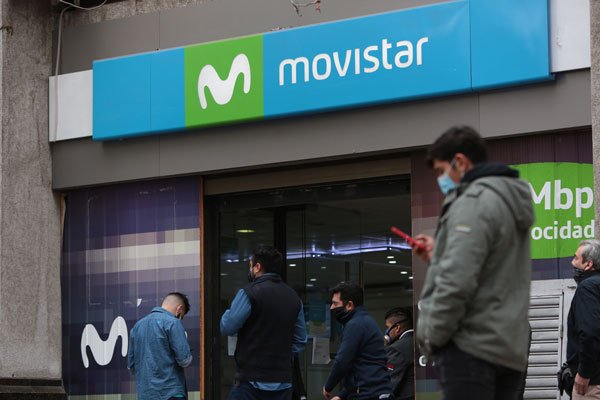Movistar se defiende tras caso de universitaria y su mala conexión de internet