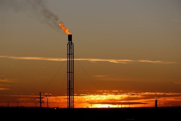 Resultados de petroleras caen con fuerza y las obligan a aumentar su deuda