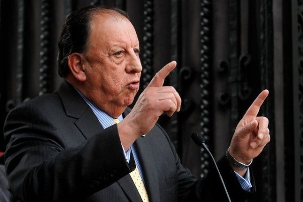 <p>El dirigente Sergio Pérez abordó ayer el anunciado paro con el ministro Víctor Pérez.</p>