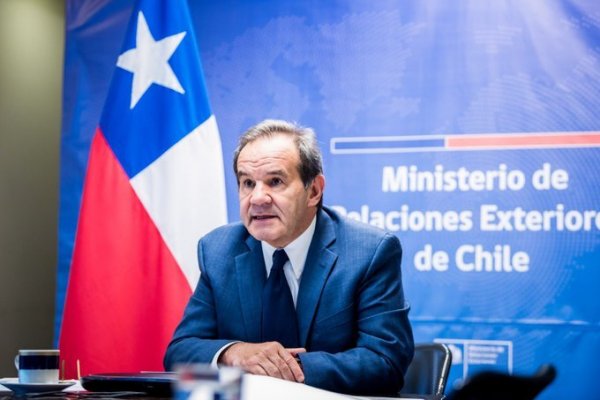 Canciller insiste en no avanzar en “turismo laboral” e informa que un tercio de los extranjeros que solicita visa no cumple requisitos