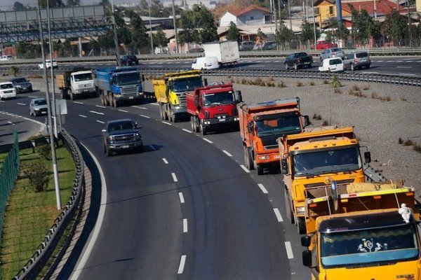 Paro de camioneros: presidentes del Senado y de la Cámara abren diálogo con el sector para intentar frenar la paralización