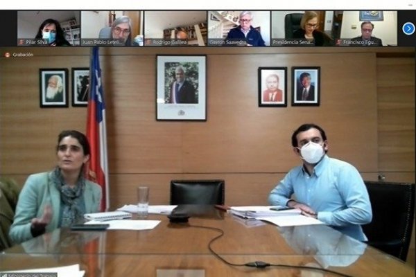 La ministra del Trabajo, María José Zaldívar, junto al subsecretario Fernando Arab dieron cuenta de la iniciativa en la sesión de la comisión mixta.