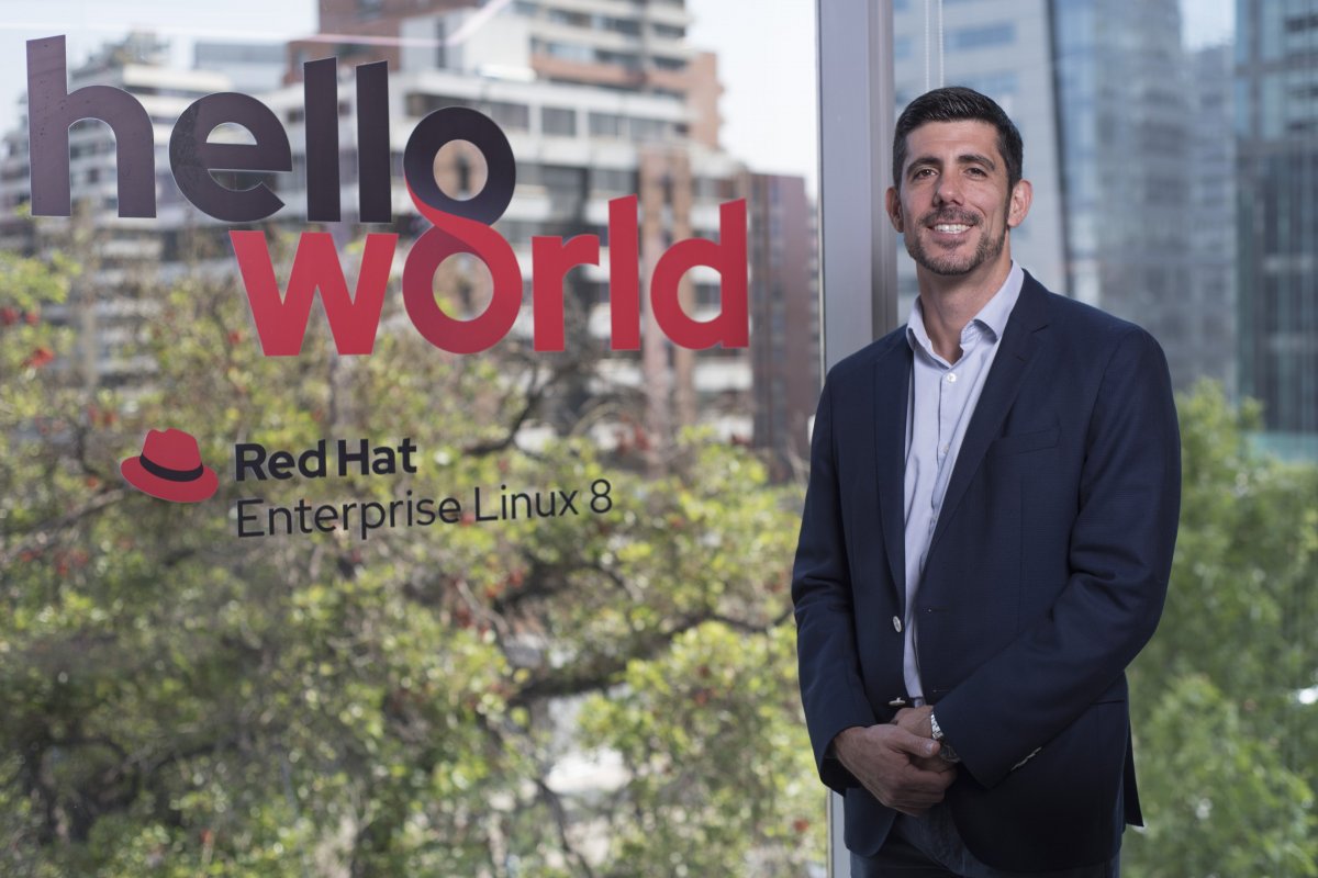 <p>Fernando Alfonso Director Comercial Red Hat Chile</p>