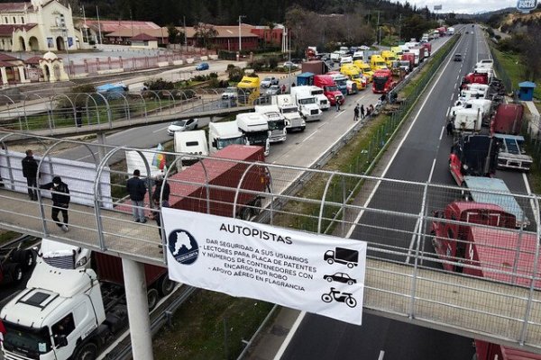 Paro de camioneros: Multigremial exhibirá máquinas quemadas frente al Congreso en Valparaíso