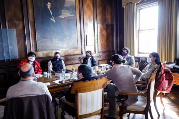 <p>Por varias horas se extendió ayer la reunión entre la CUT y los ministros de Hacienda y Trabajo.</p>
