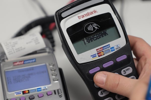FinTech de medios de pago acusan problemas con red Transbank en el marco del CyberDay