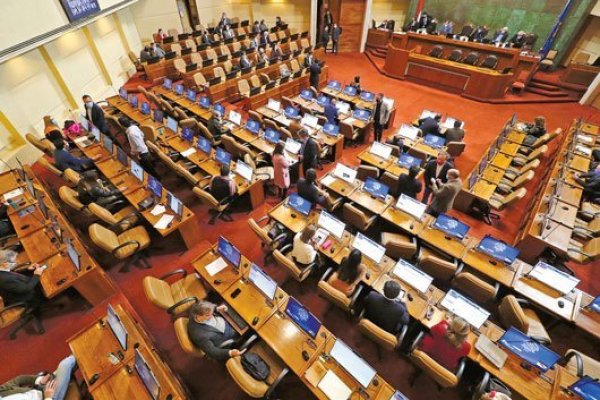 Los diputados analizarán en Sala la propuesta del Ejecutivo. Foto: Agencia Uno