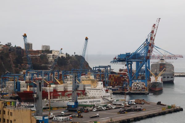 Exportaciones retoman bajas y las importaciones de consumo caen 27%