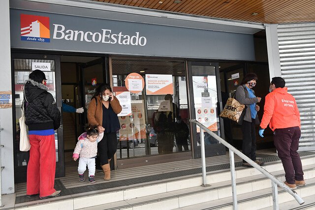 <p>BancoEstado ya opera con más del 30% de sus sucursales abiertas</p>