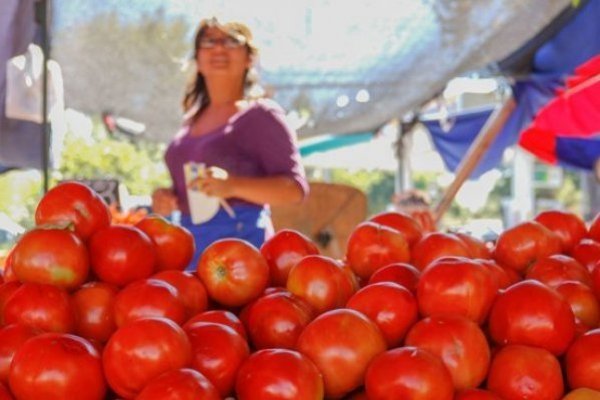 Mercado anticipa que gasolinas, frutas y verduras empujarán al alza la inflación en septiembre
