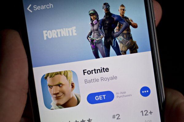 Apple contraataca al desarrollador de Fortnite en guerra de tarifas