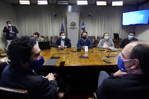 Las conversaciones del ministro Briones con los parlamentarios no llegaron a puerto. Foto: Agencia Uno