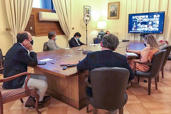 A las 17.30 partió ayer la reunión que congregó al oficialismo por el tema presupuestario.