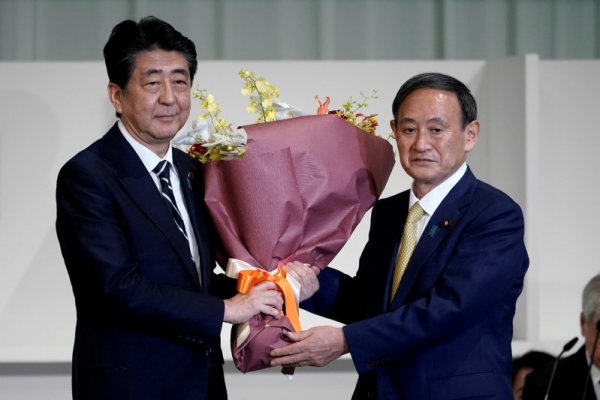 <p>Japón: Shinzo Abe presenta a su sucesor</p>
