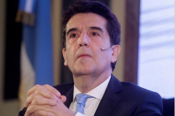 Economista argentino advirtió que el anuncio de Falabella "es un punto de inflexión" para el país