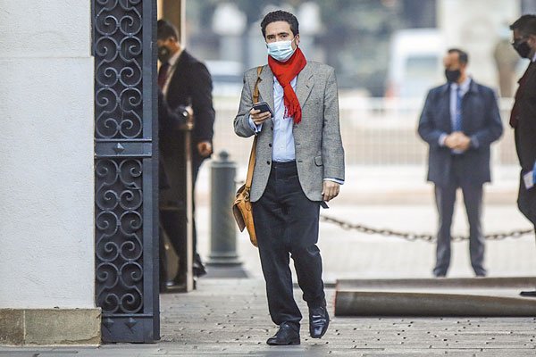 El ministro siguió la votación del Fondo Covid en el Senado de manera telemática. Foto: Agencia Uno