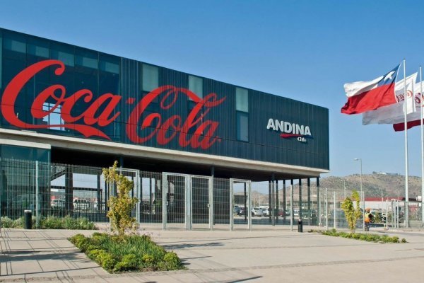 <p>Familia Hurtado Berger reformula su participación en Embotelladora Andina y se retira de estructura de control</p>