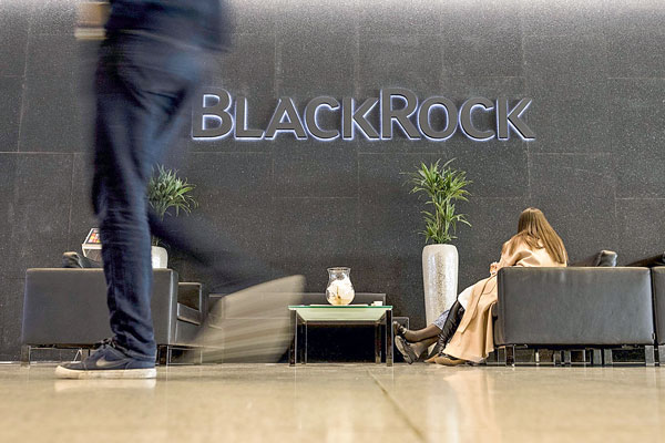 La unidad que da voz (y voto) a BlackRock en las mayores compañías del mundo