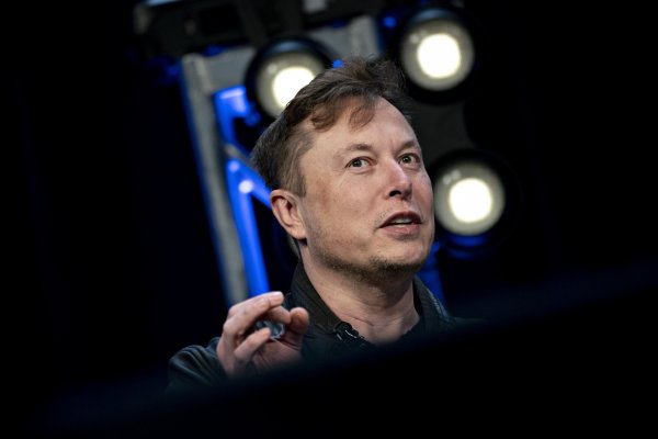 "No tenemos un automóvil asequible. Eso es algo que tendremos en el futuro", sostuvo Elon Musk. Foto: Bloomberg