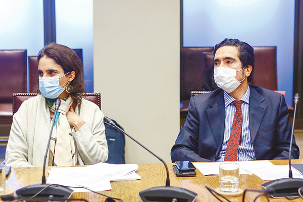 ¿Subir el IVA o cambiar su composición? Las cartas que baraja el Ejecutivo en pensiones