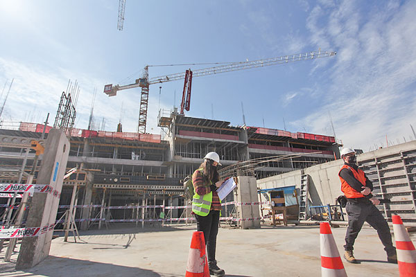 Reorganización de Constructora SAE complica a fondos inmobiliarios de Fynsa