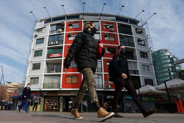Ventas minoristas en la RM dejan atrás lo peor y muestran en agosto una caída menos pronunciada