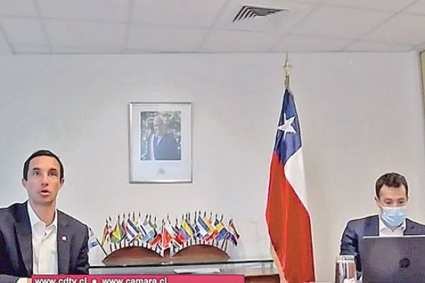 El ministro Jobet participó en la comisión de Minería y Energía de la Cámara.