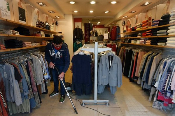 <p>Balde de agua fría: Economía chilena no repunta como esperaba el mercado y tiene en agosto otra dura caída</p>
