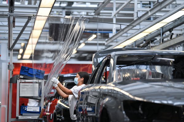 Actividad manufacturera global sigue mostrando mejoras en septiembre