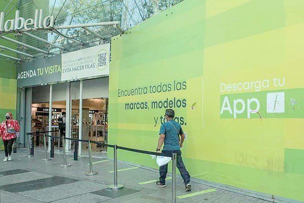 Falabella desarrolló un dark store para hacer más eficientes y rápidos los despacho de compras online. Foto: Veronica Ortiz