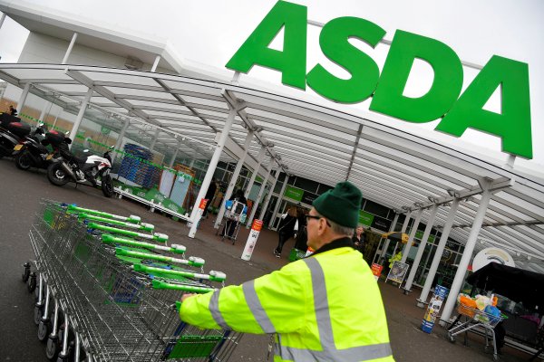 Asda volverá a ser propiedad de británicos por primera vez desde 1999, cuando Walmart la adquirió. Foto: Reuters